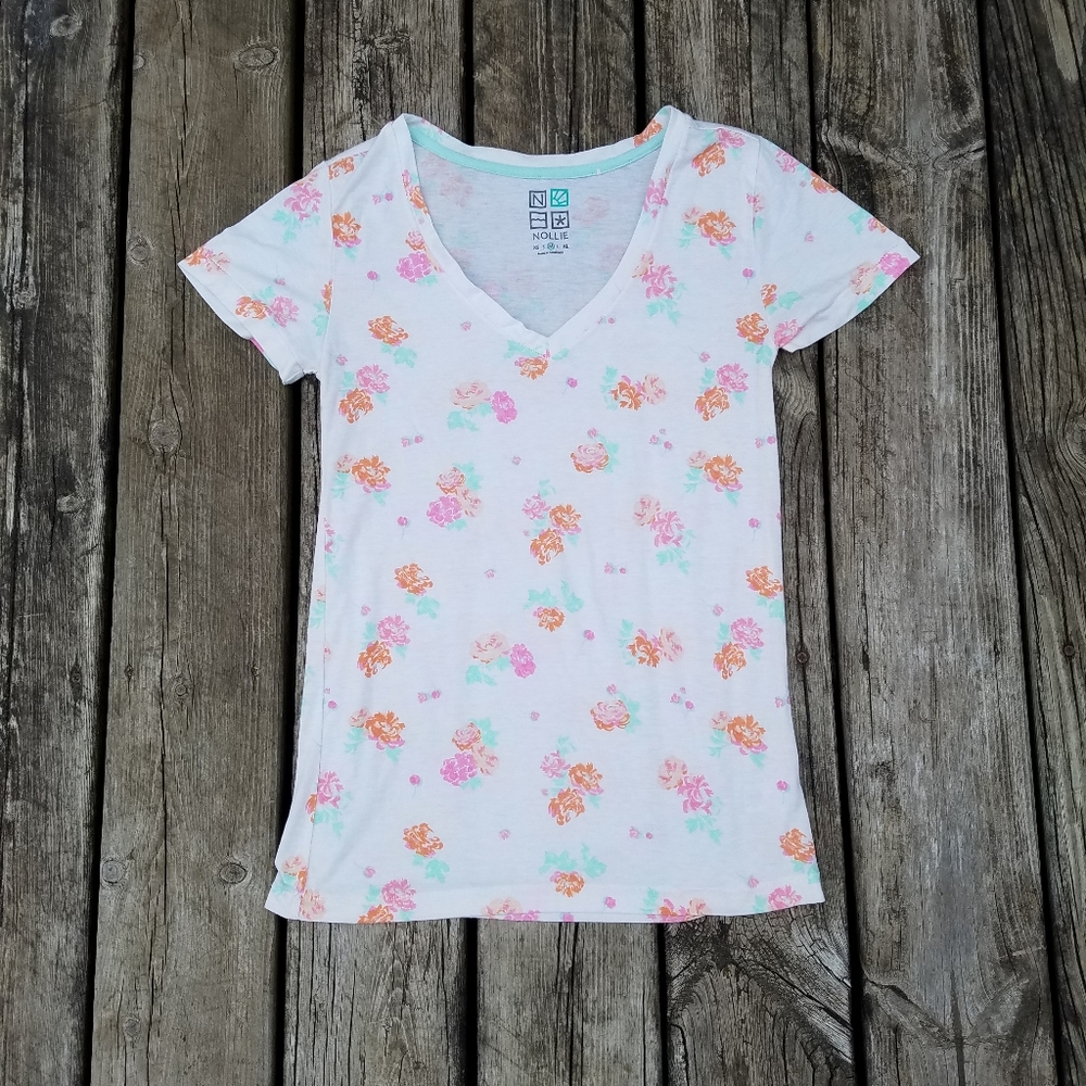 PacSun Nollie v-neck floral tee size medium